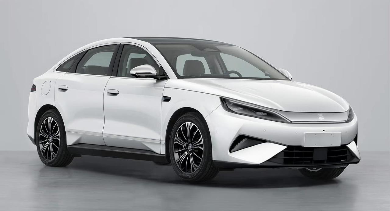 再爆料一个重磅消息，比亚迪又要掀桌子了！股东大会刚开完，比亚迪就亮出了“全民兆瓦