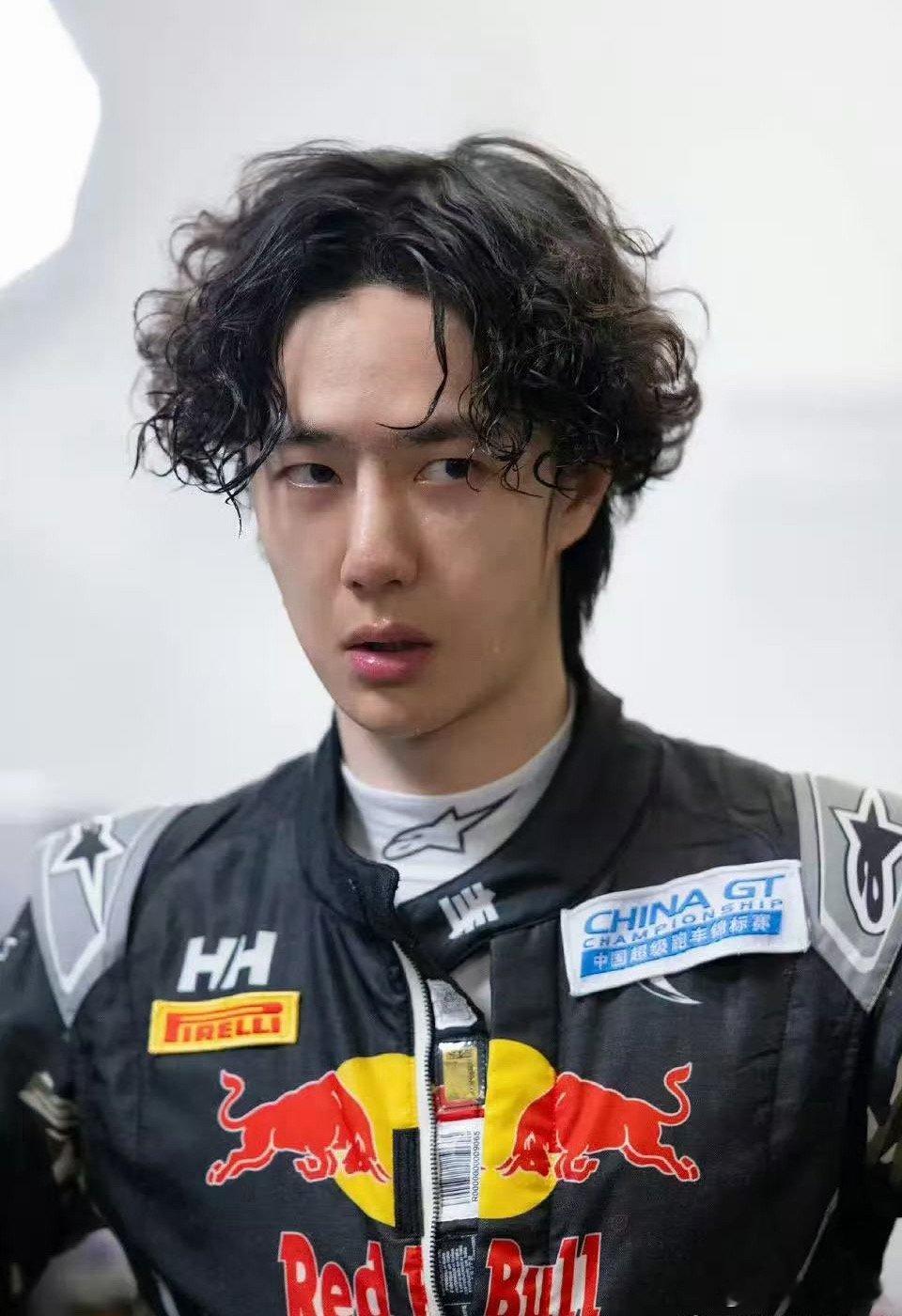 真的没人觉得王一博的颜值真的非常普通吗？