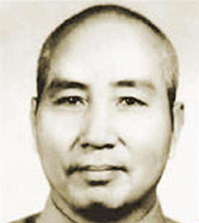 1934年，地下党王同兴家里突然来了两个陌生人，他们臂缠毛巾、手提点心，这是说好