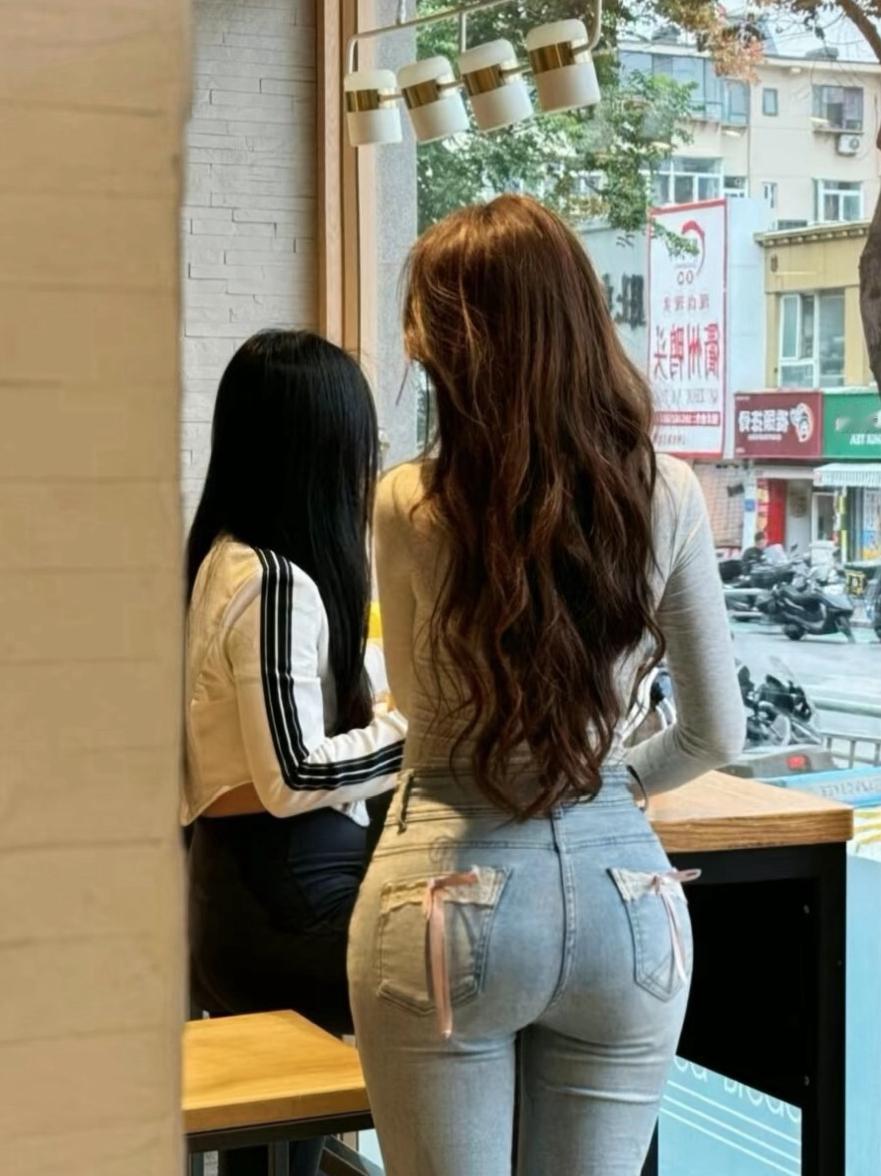 终于懂了，为什么一回老家就想早睡。城里熬夜，老家才是睡觉，回到老家，才明白什