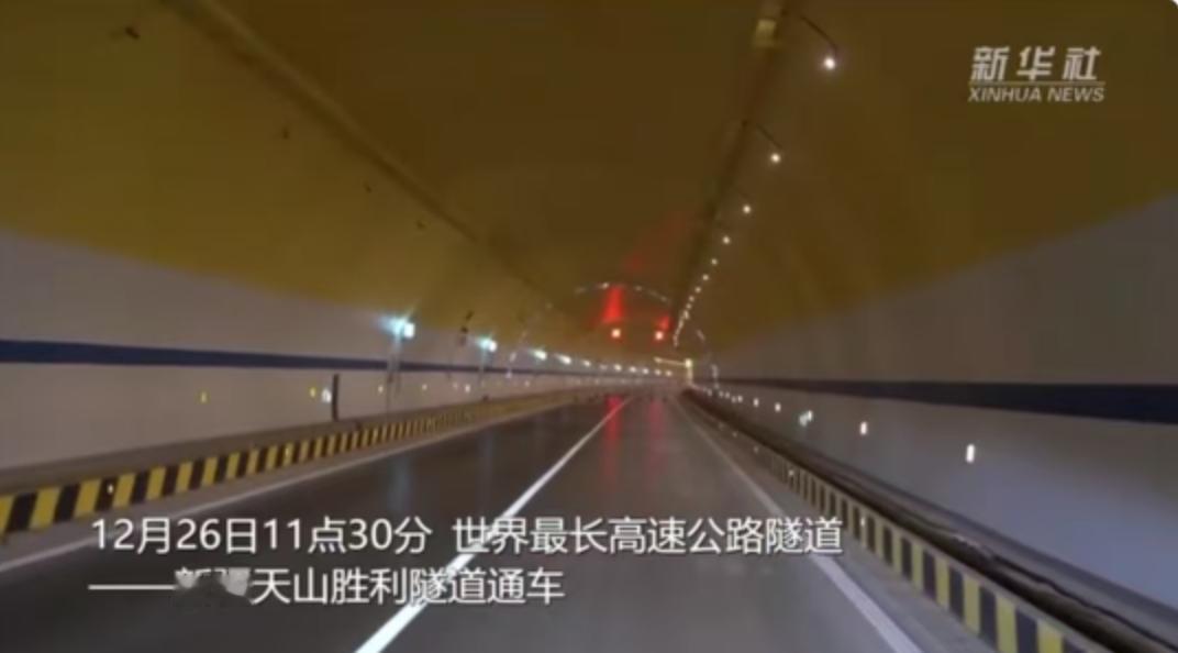 12月26日，对于生活在新疆这片广袤土地上的人们来说，是一个值得被标记在日历上的