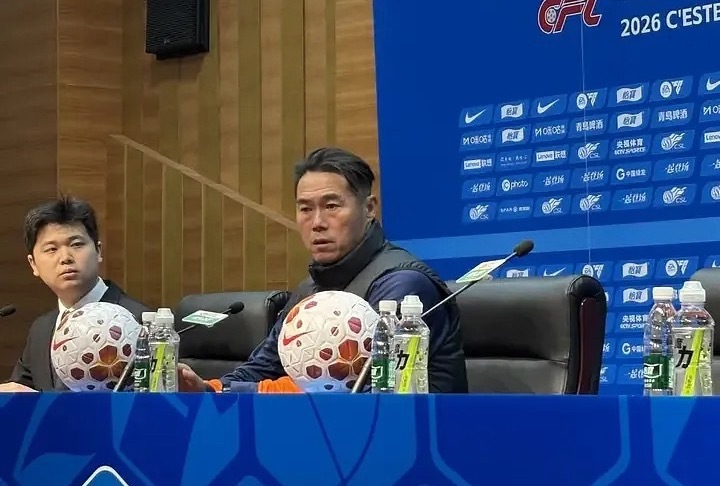 中超第4轮比赛，山东泰山1-2不敌大连英博。据望岳新闻报道，宿茂臻出席了新闻发布