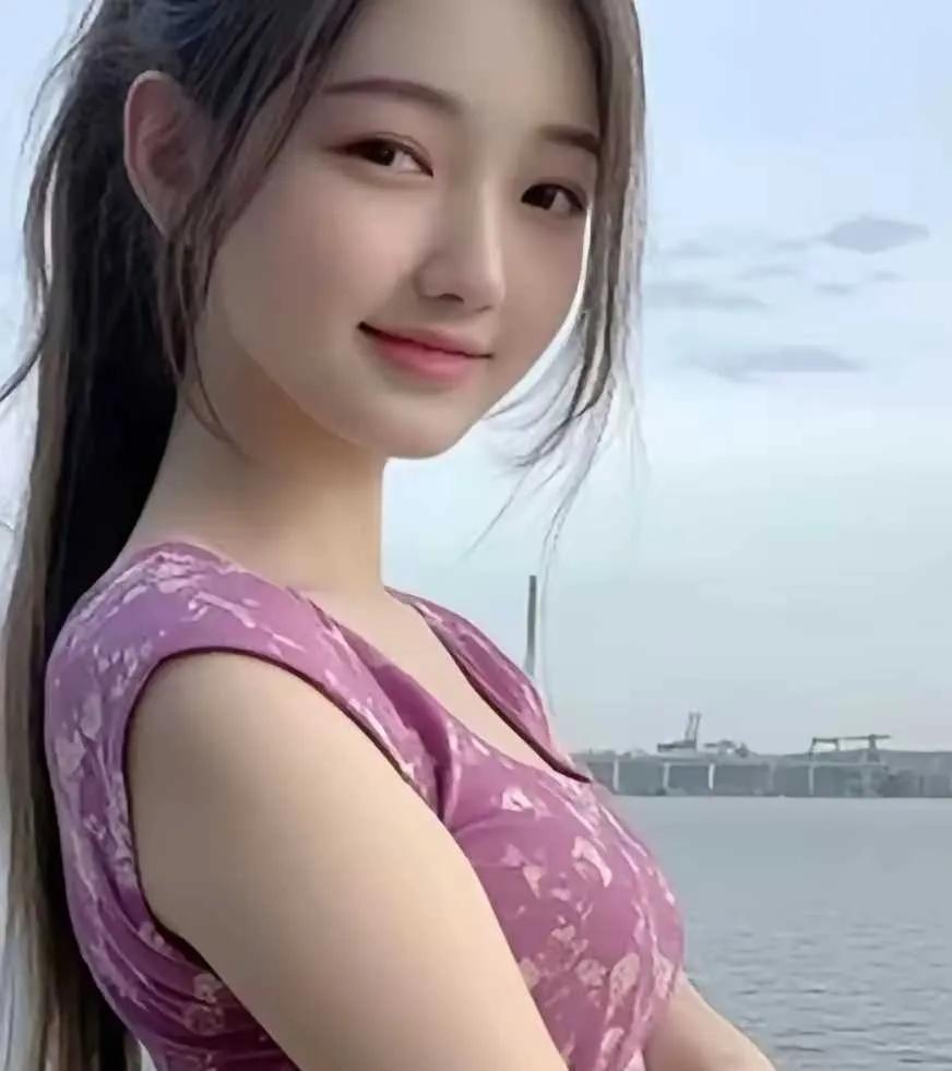 爱情是什么文/半岛诗人玻璃在正午融化时时针咬住分针我们同时开口说冷