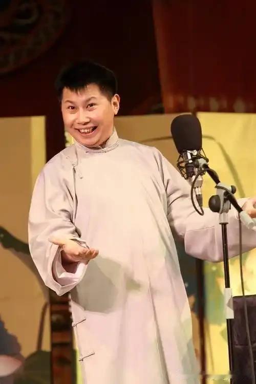 郭德纲原大弟子何云伟祝福视频风波！分清质疑和网暴，不要模糊两者边界！网上抛