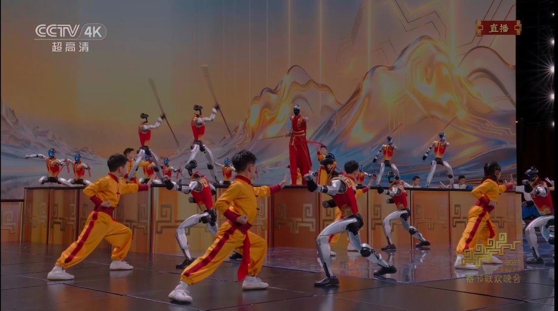 春晚今年机器人太强了，感觉真接近真人灵活度和稳定度，让人对机器人未来的商业价值充