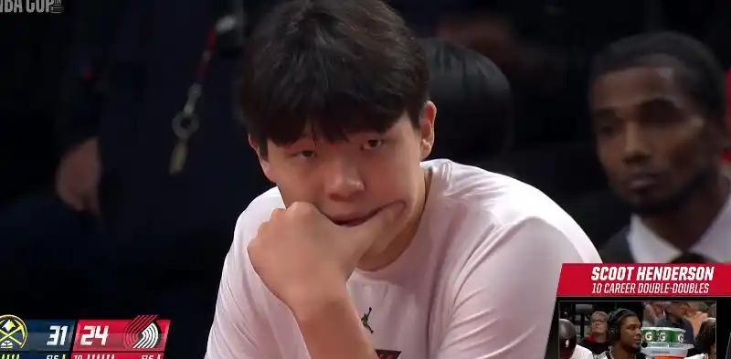 完了，杨瀚森没有获得一秒钟的上场机会。彻底沦为替补的替补的替补，也就是第四中锋。