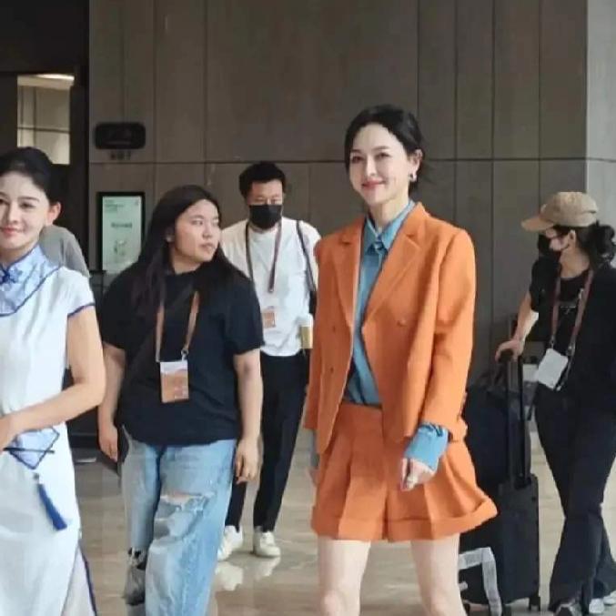 罗晋唐嫣居然长期分居!罗晋天天在横店拍戏不回家,唐嫣独自带娃上早教,六年婚姻硬生