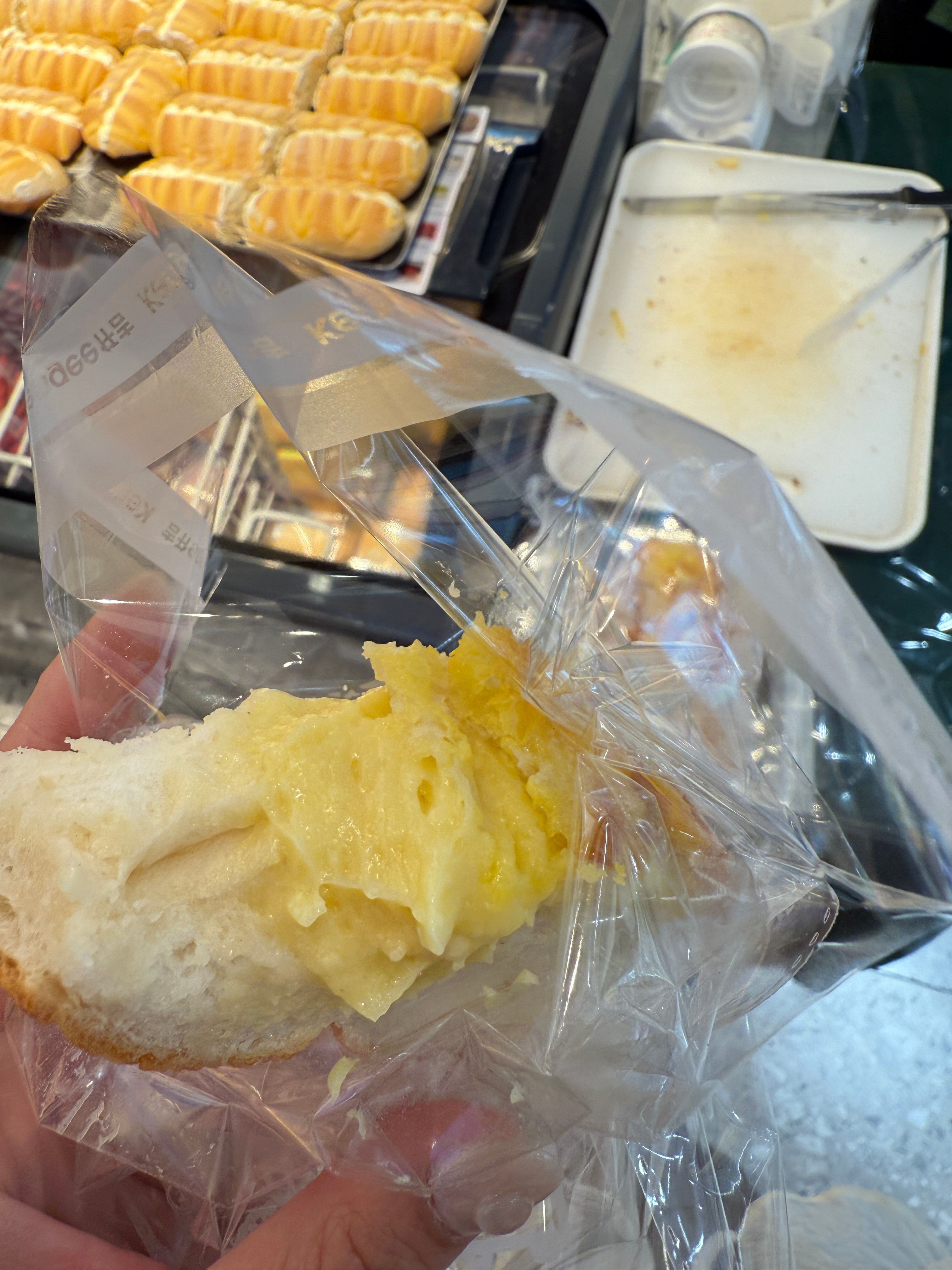 刚出炉的榴莲面包快快快趁热来一口！今天小卷长胖了吗