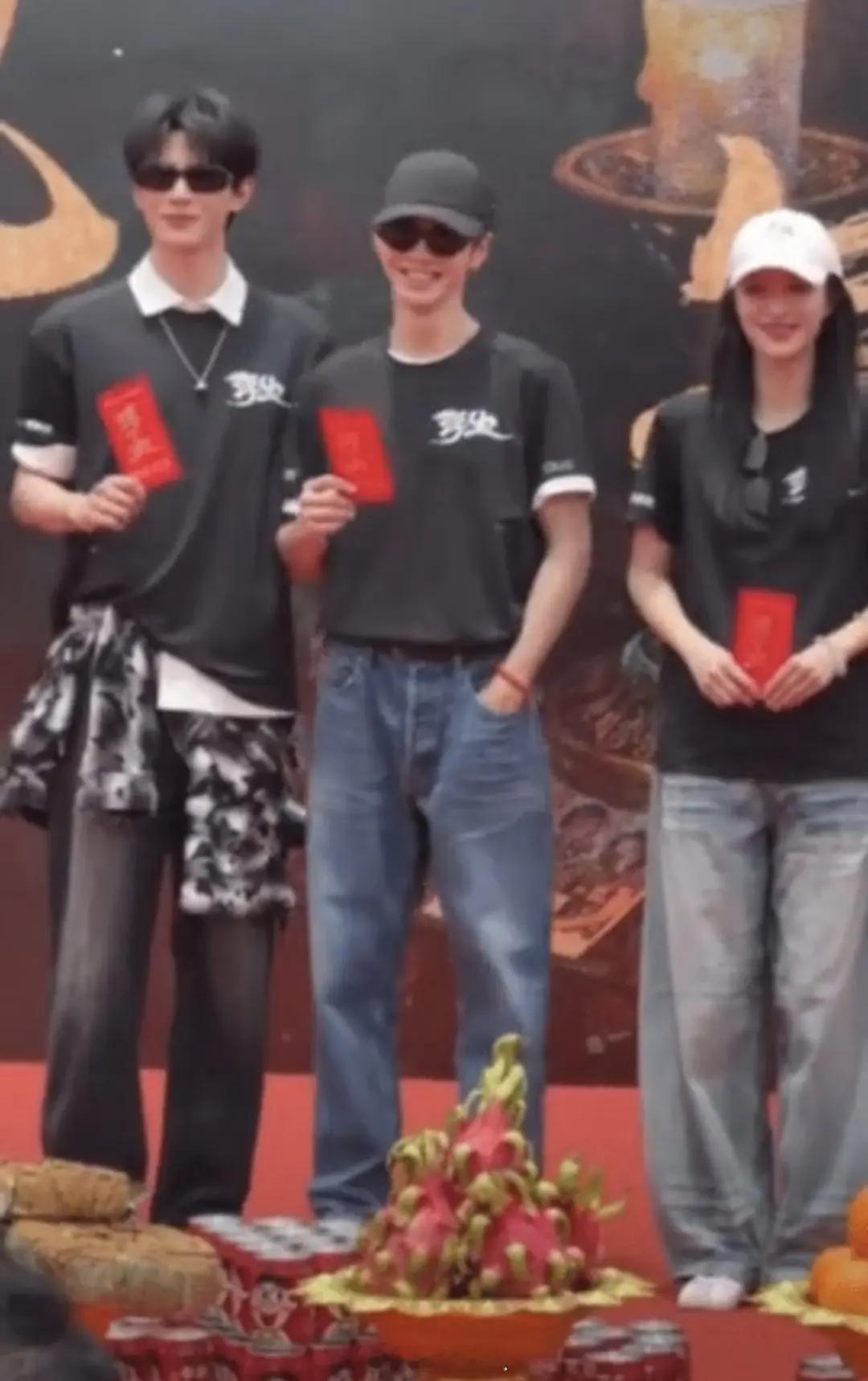 王楚然是不是已经成为男演员身高鉴定器了？