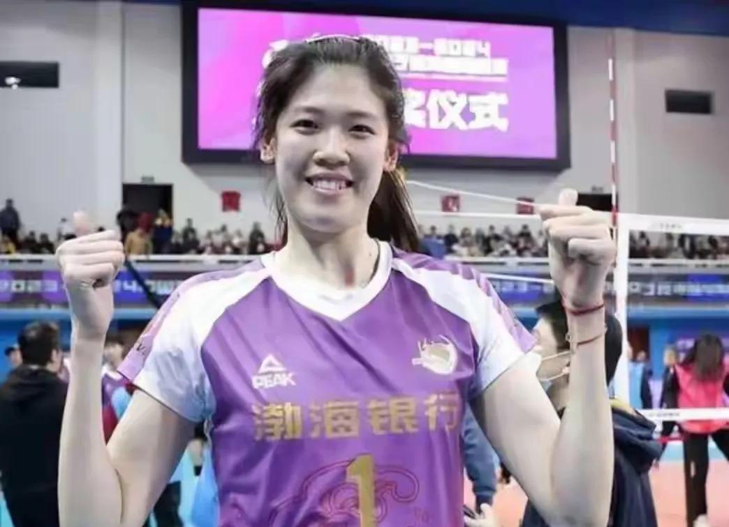 李盈莹还会成为中国女排第一主攻手吗？江苏人恨不得李莹莹现在就退役，让吴梦杰，代替