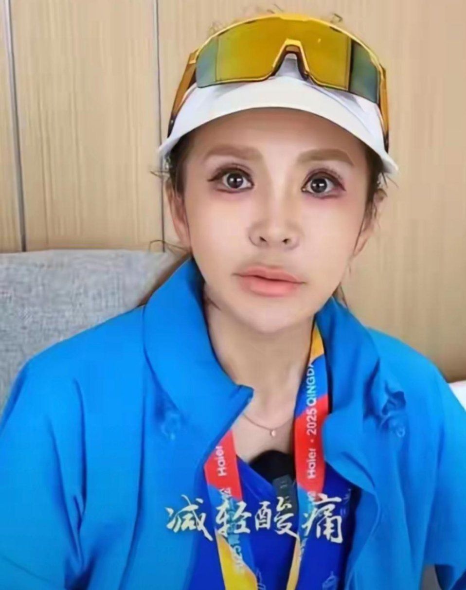 朱迅的变化太大了，这应该是妆容问题吧，看着好吓人啊​​​