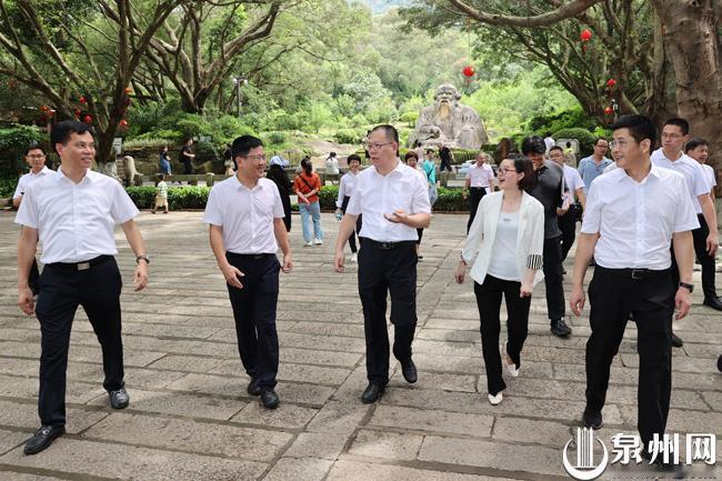 今夜，想必不少人难以入眠，只因泉州市委书记张毅恭正接受纪委监委调查。张毅恭身为