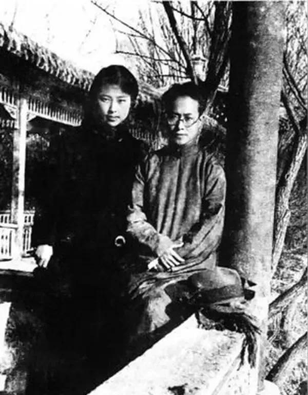 1949年，沈从文两次自杀，后被张兆和送进精神病医院，此后，二人几乎再未见面。临