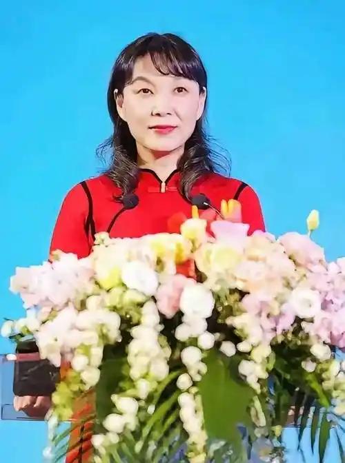 杜建英现在最怕听到哪里的消息？绝对是杭州中院！香港那边已经把三个孩子的原告资格