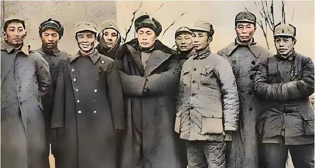 1941年，新四军重建，刘少奇担任新四军政委，陈毅说：我是新四军军长，你要服从命