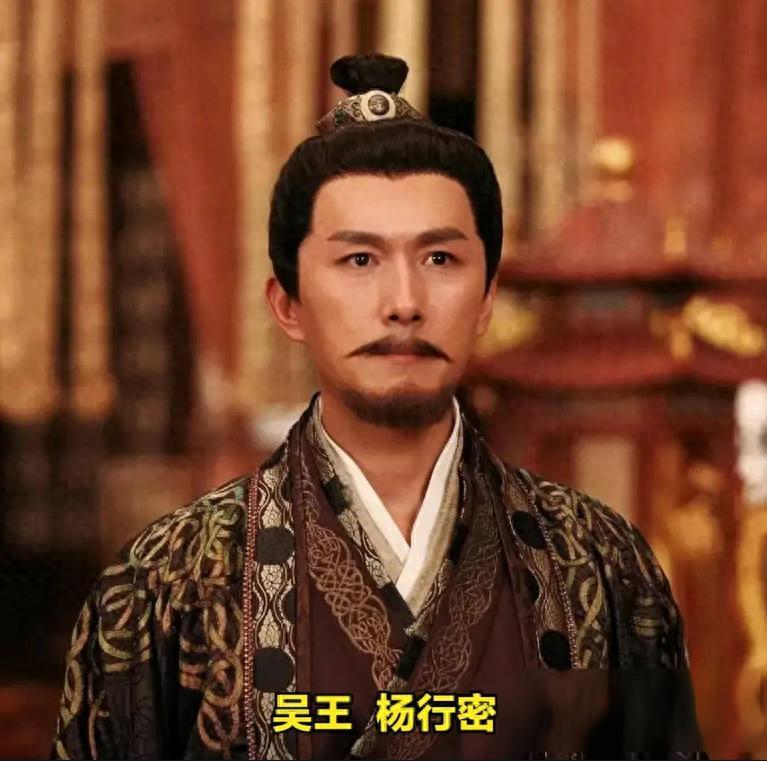 公元905年深秋，吴王杨行密装瞎三年，王后朱氏以为他是真瞎了，公然和侍卫调笑，宫