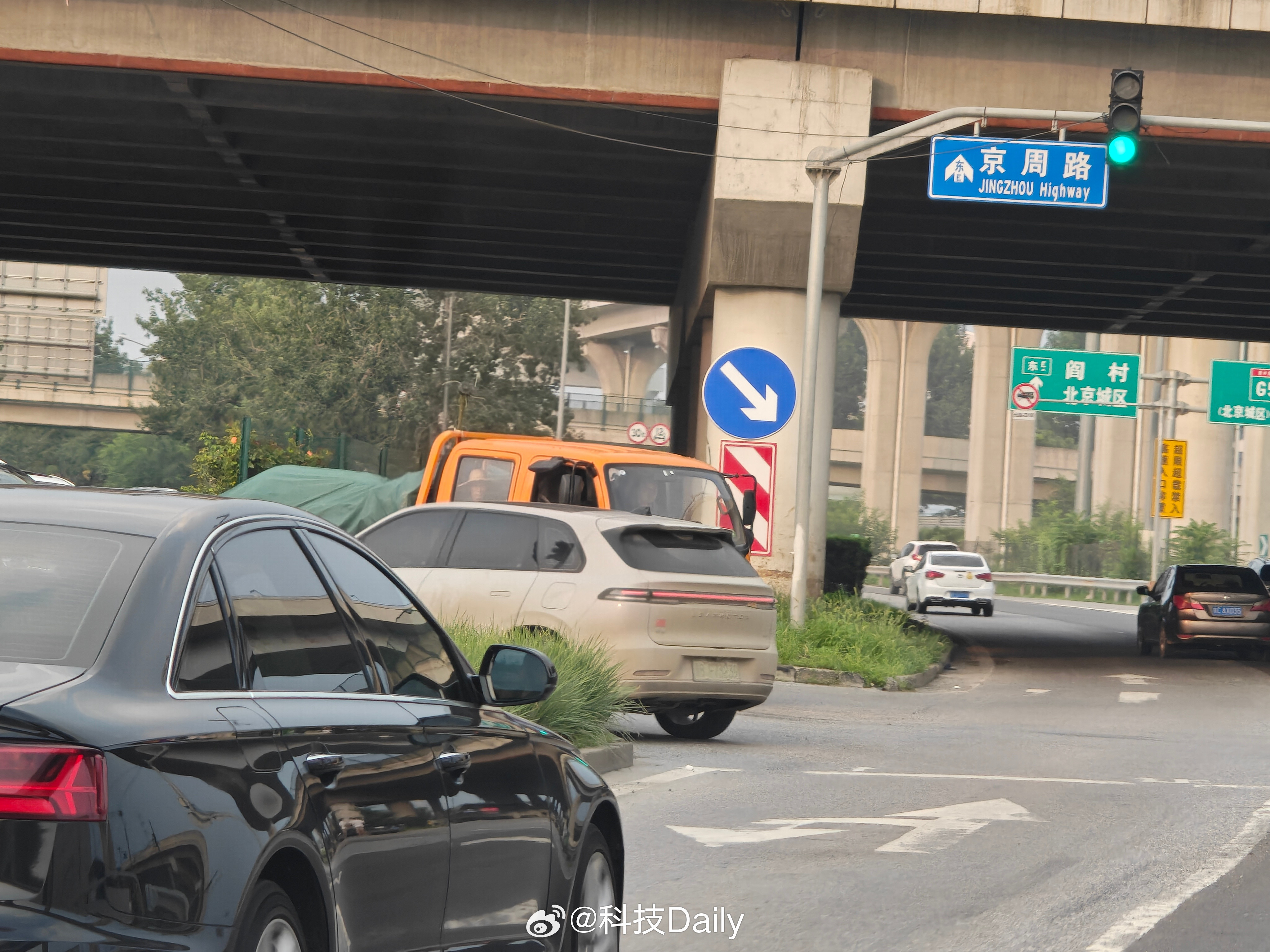 你们说这车这么脏，是懒得洗车，还是故意遮挡号牌。[doge][doge][doge]​​​