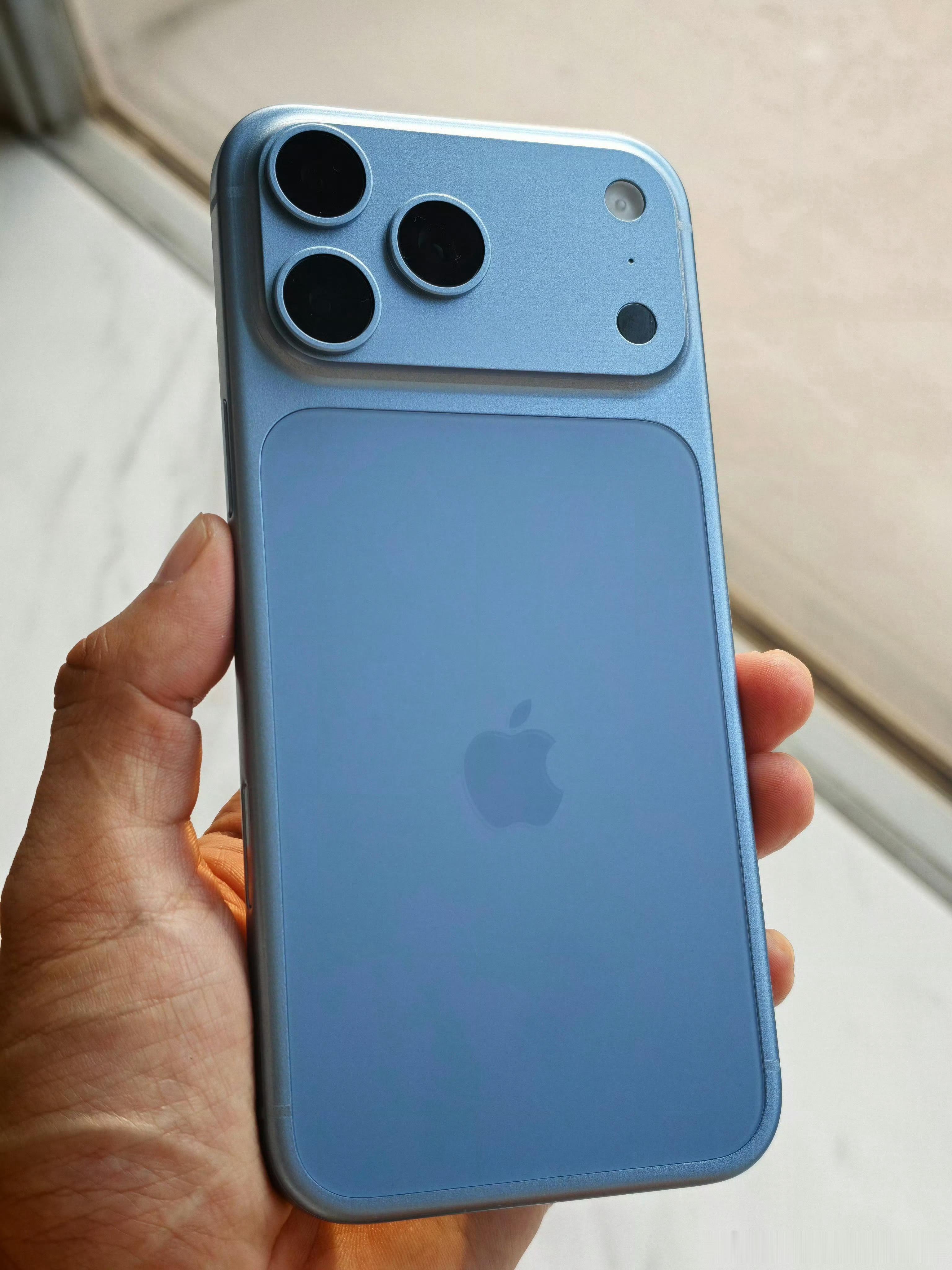 兄弟们，我已经拿到iPhone18ProMax和iPhoneUlt