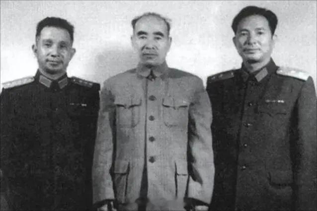 林彪秘书关光烈回忆林彪“林彪是个感情深藏不露的人。但据我观察，他对自己的结局是有