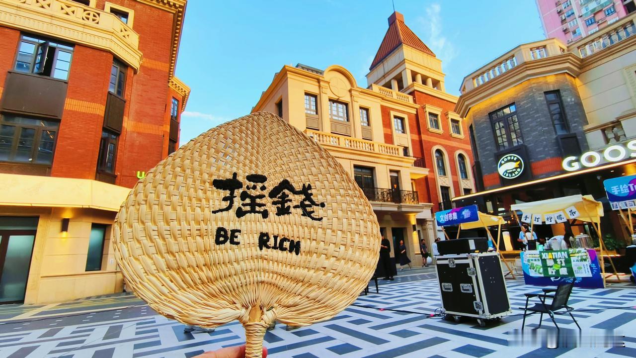 “老通城·通城印巷”里没看到武汉名店“老通城”，略感遗憾。玩友笑称有点“借壳上市