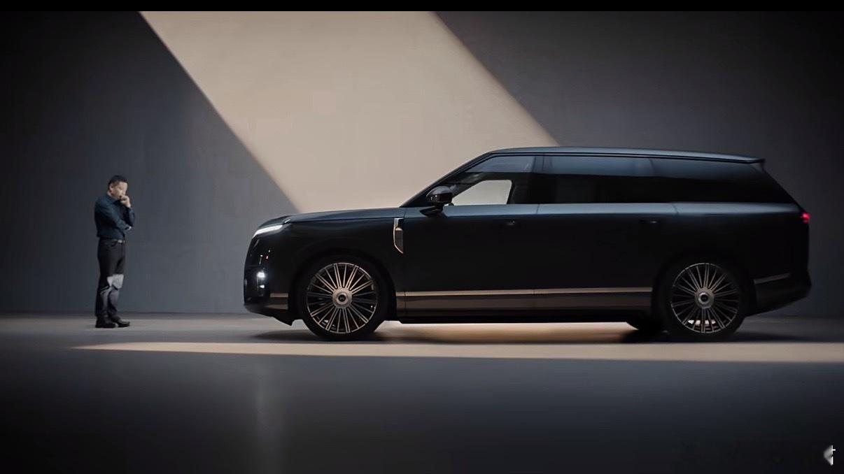 何小鹏带着他的全新旗舰SUV小鹏GX来了，5.3m车长看起来是真大啊，22英寸轮