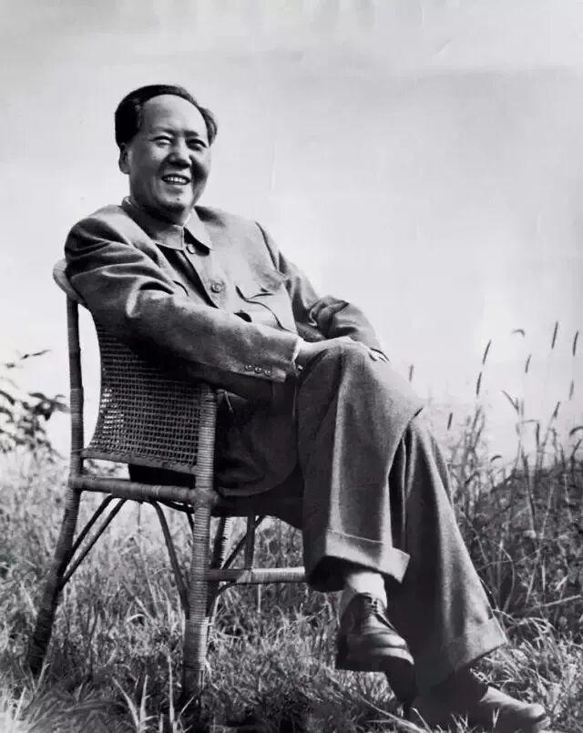 1976年，毛泽东因为三件事痛哭过。第一次是1月8日，周恩来逝世。当工作人员