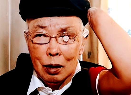 1956年，经历过长津湖战役的朱彦夫瞎了一只眼、四肢被截肢后回到老家，可他的母亲