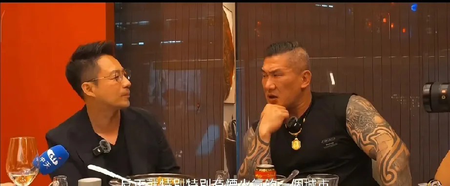 馆长被说去成都一定很受欢迎，汪小菲秒懂大陆朋友说馆长去成都一定受欢迎，汪