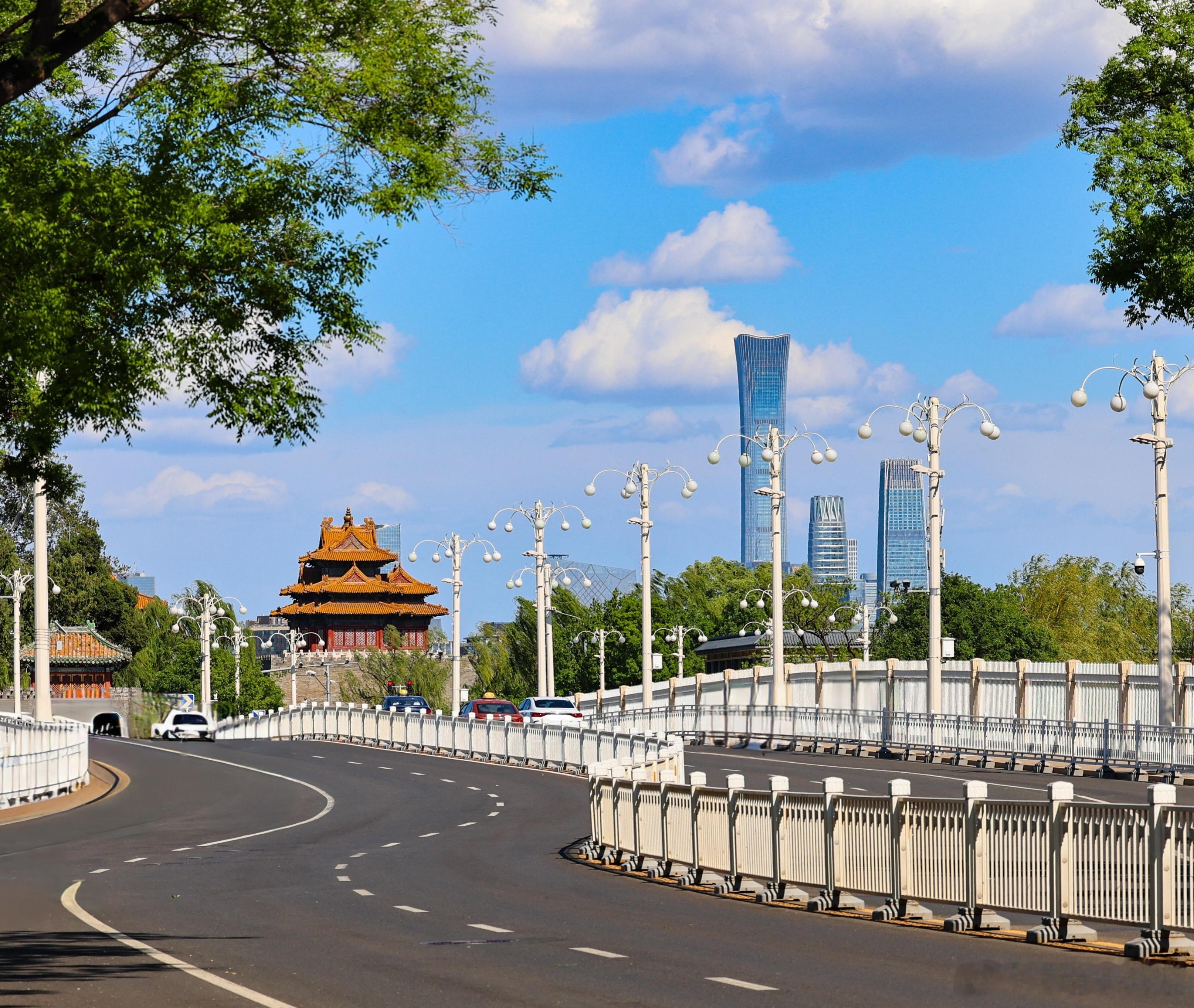 古今同框的北京有多美在北京经常会有可以时空穿越的感觉