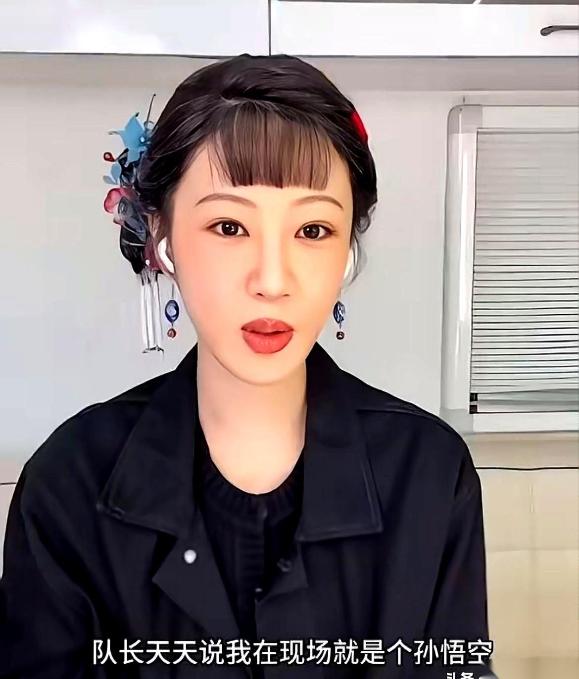 胡歌在剧组天天喊她孙悟空。杨紫自己直播的时候当个笑话讲出来，我听着却有点五味杂