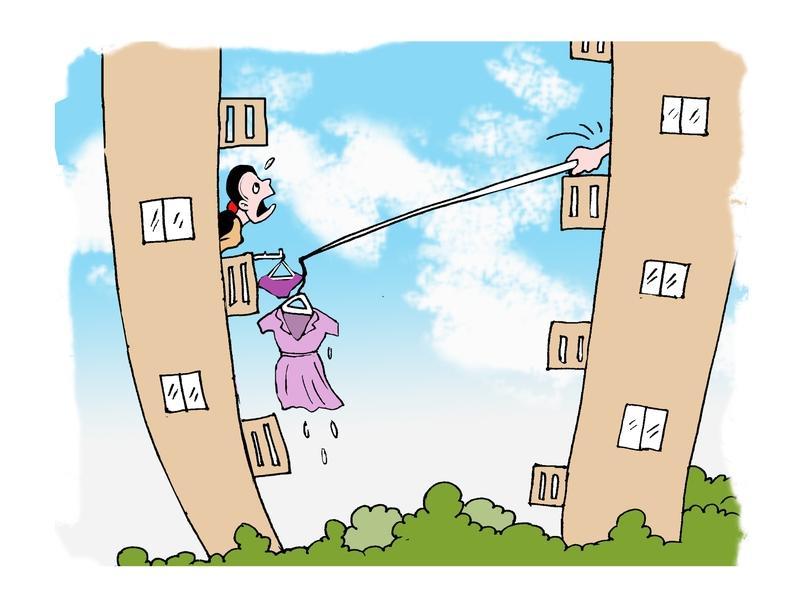 身边这事儿真让人意想不到！55岁丧偶多年的女邻居，半年前找了个40多岁看着强壮的