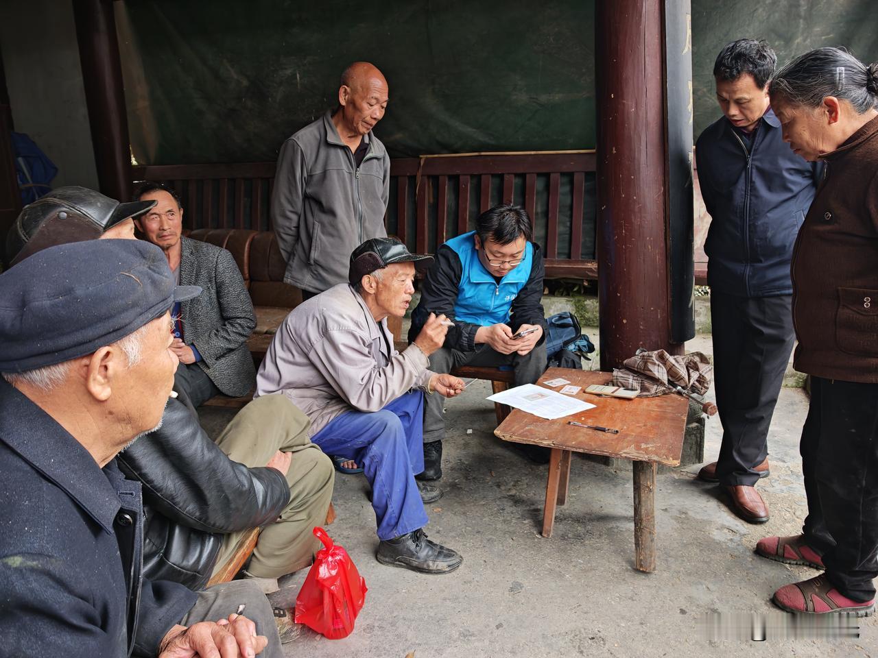 驻村必须每天走访吗？“天天往村民家跑，到底有没有用？”这是很多驻村干部的真实