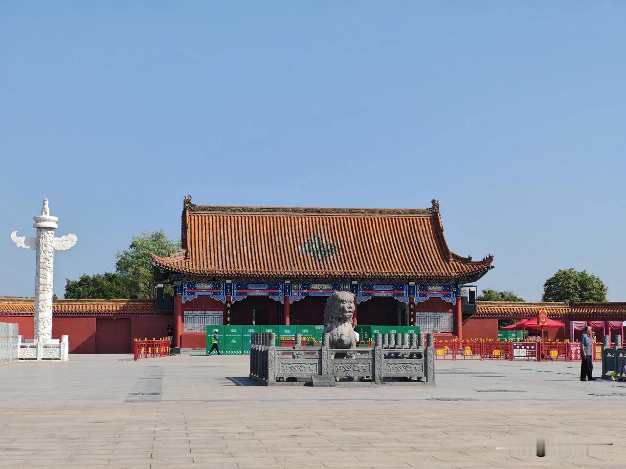 各位，您注意到了吗？路过（9月16日）开封龙亭午朝门广场。猛然发现，拆除了春节大