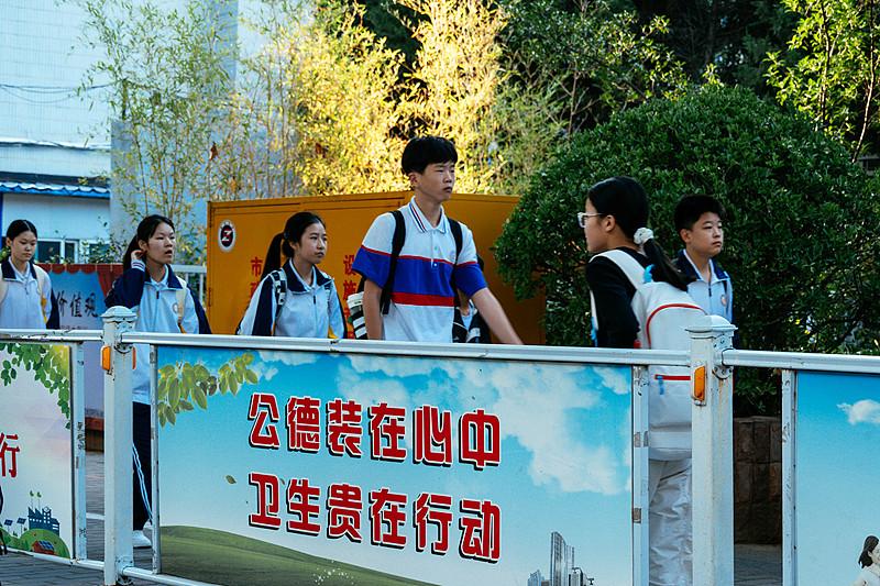 辛辛苦苦评上的副高，说撤就撤。湖南某中学校长，2018年申报高级职称时伪造任