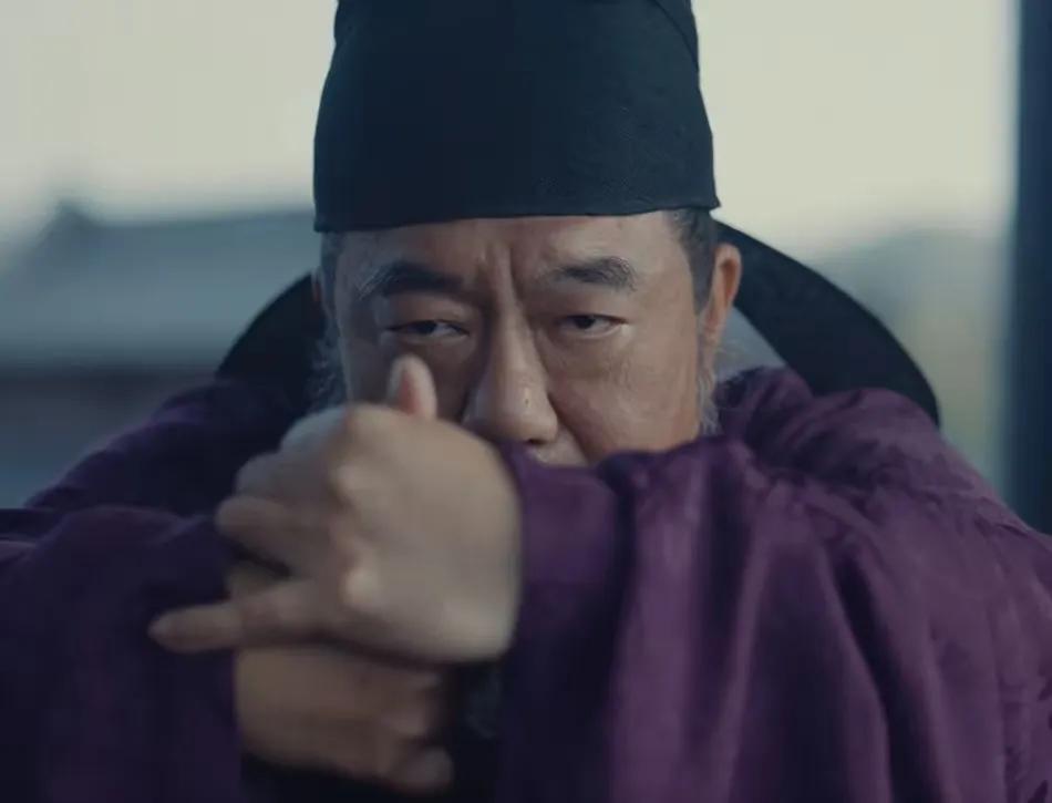 董勇不愧是老戏骨，在《太平年》里他演的三朝元老冯令公简直太传神了，从始至终都稳得