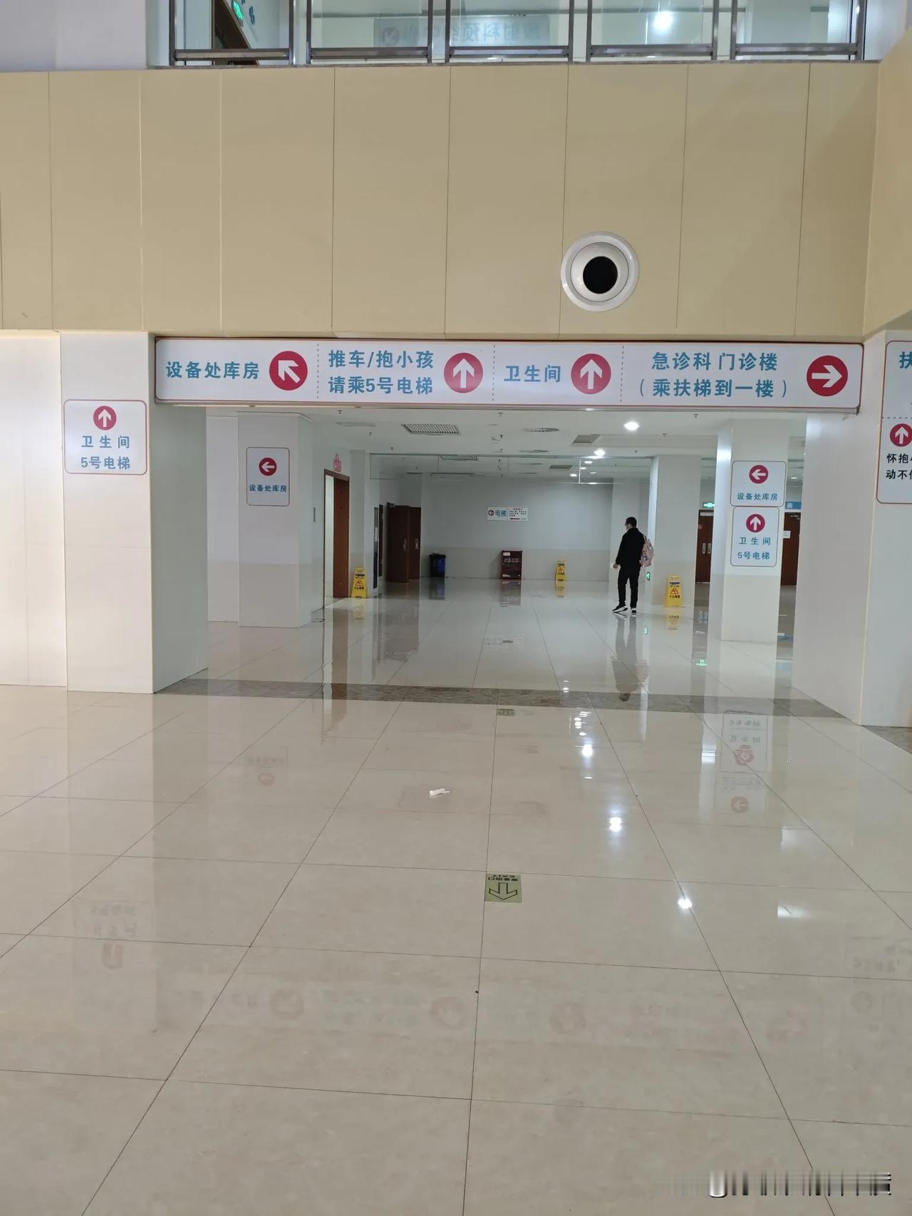 现在医院的急诊安排真的合理吗？就拿儿童医院的就诊时间来说，下班之后就只剩急诊科