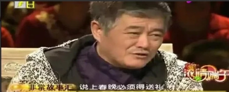 1988年，赵本山的节目没被春晚录用，他就拿了一箱茅台跑到北京央视，住在央视对面