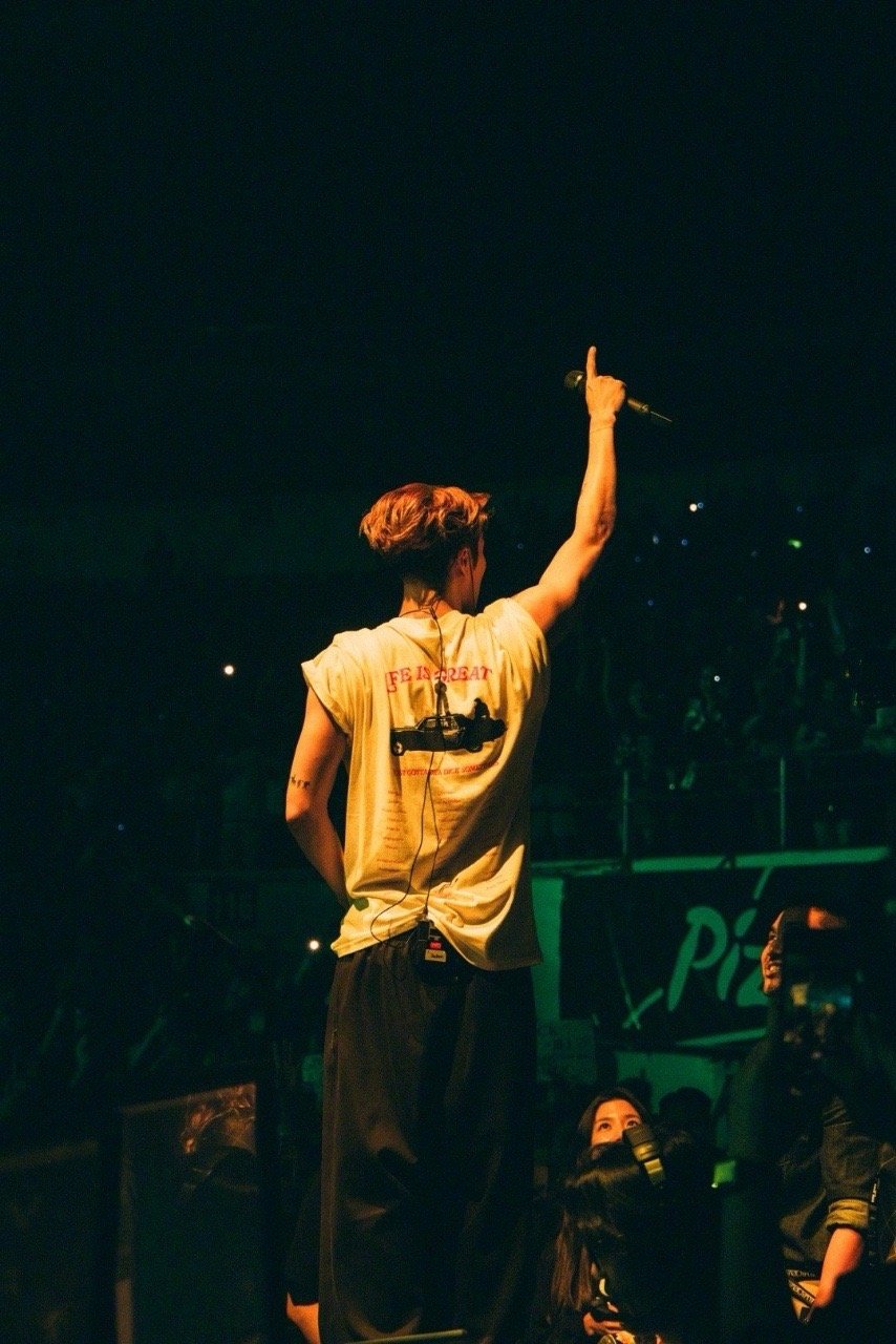 王嘉尔这一天到底做了多少事看完只想问：哥你的电池是什么牌子的？这高强度连轴转还