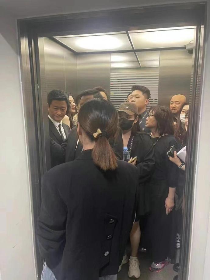 徐峥剃光头的原因找到了​​​