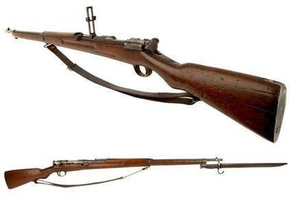 三八式步枪，那可是抗战剧里的“常客”。它原产于日本，在二战时期被广泛使用。这枪有