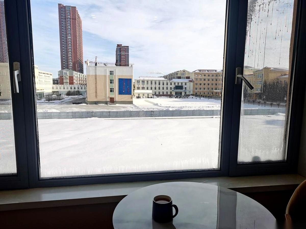 同学群炸了。我们中学当年最大的那条“龙”，正厅级，昨天“进去”了。就差三年，