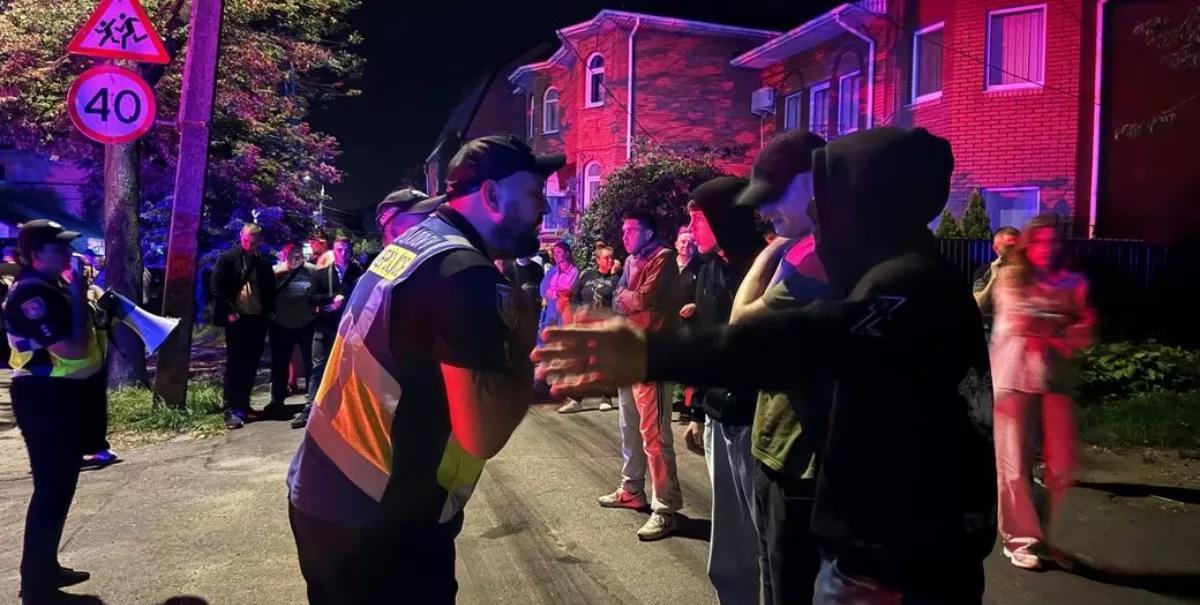 乌克兰人不忍了，和征兵办的人拼了，现场硝烟弥漫乌克兰西部文尼察市爆发了一场大规