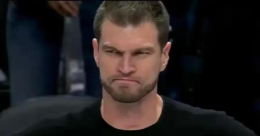 比卢普斯说还在试阵容。但数据早就给出了答案。开拓者三连败。更衣室门关得很紧