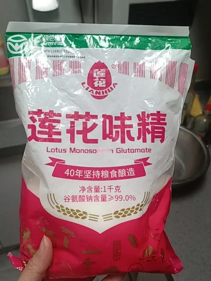 李亚鹏感谢支持嫣然医院的企业，特意加播带货莲花味精、卫龙、豪士面包等……莲花味