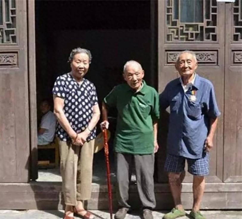 大陆军统仅存的三位特务隐姓埋名六十四年，直到晚年再相聚合影，历史留下珍贵瞬间1