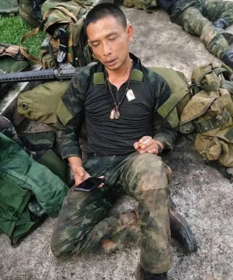 从战场撤退下来的泰国参战军人，一个个疲惫不堪。对于每一个上战场的军人而言，就是与