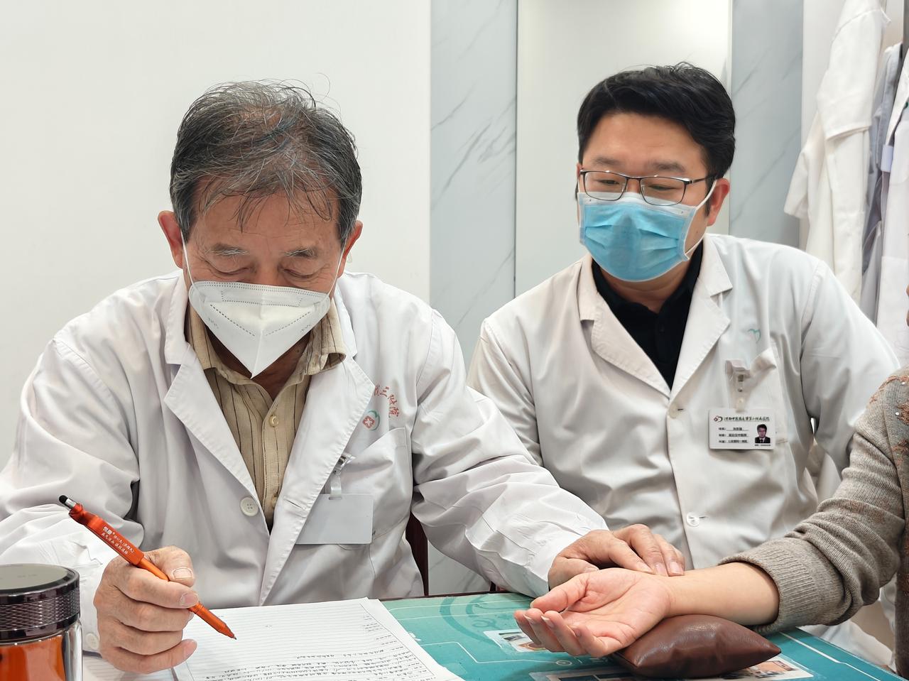 血压高就吃降压药？说了很多次，单吃没用！我这样调，停药也稳大家好，我是张志强医