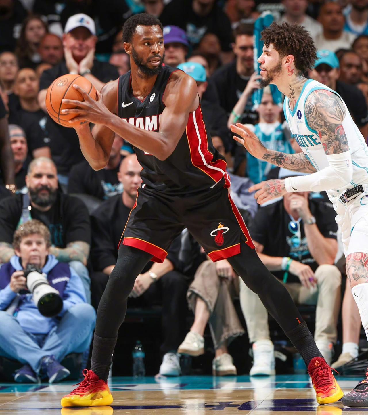 阿德巴约伤退！黄蜂127-126淘汰热火晋级，一战认清三名球员一场定胜负的比赛