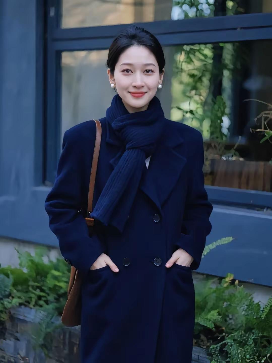 寒冬雪中行，暖意在心间。