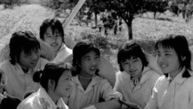 1974年，21岁女知青，夜间独自去厕所，却神秘失踪。连队将整座山都翻了遍，却依